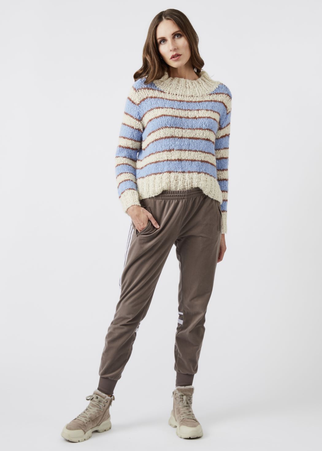 Raidallinen raglanneulepusero - Gedifra Julia