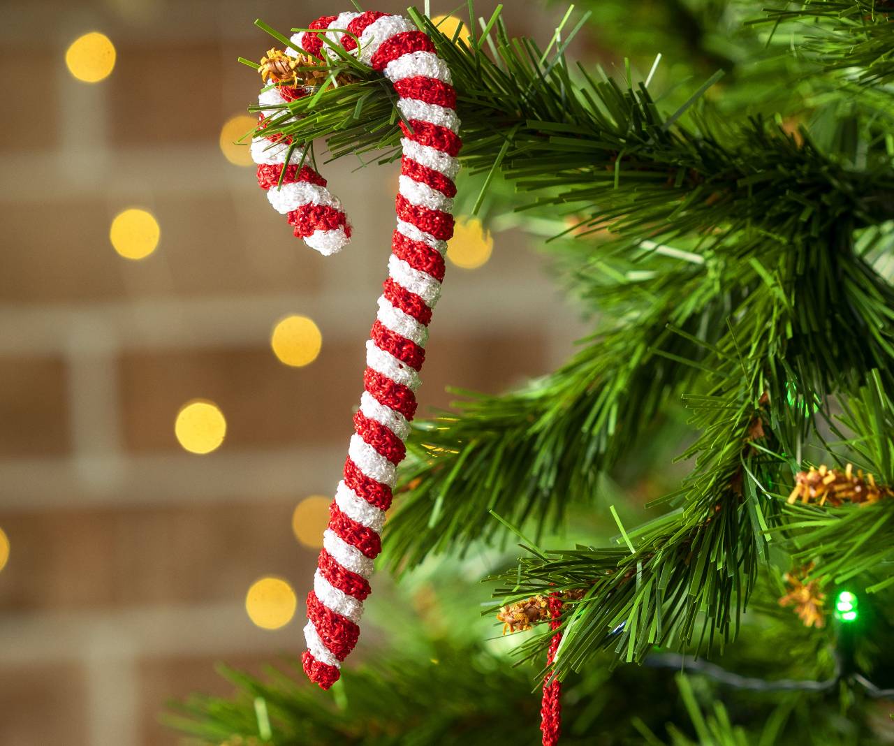 Virkattu karkkikeppi - Anchor Artiste Metallic