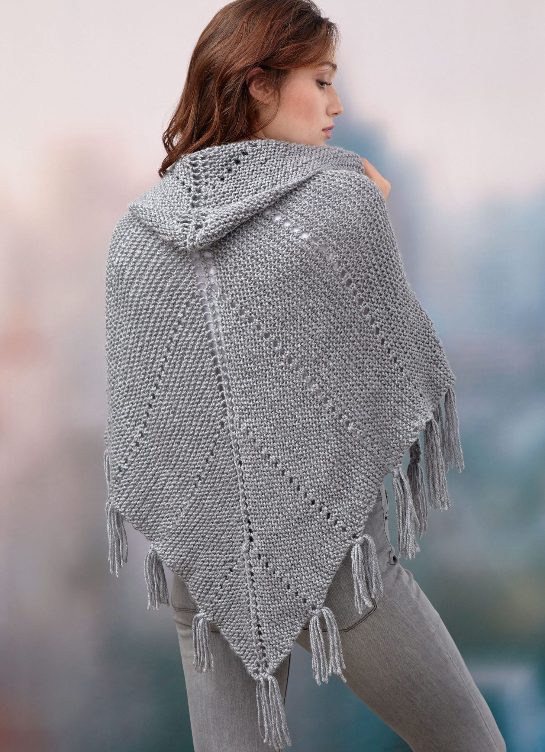 Hupullinen kolmiohuivi - Red Heart Soft