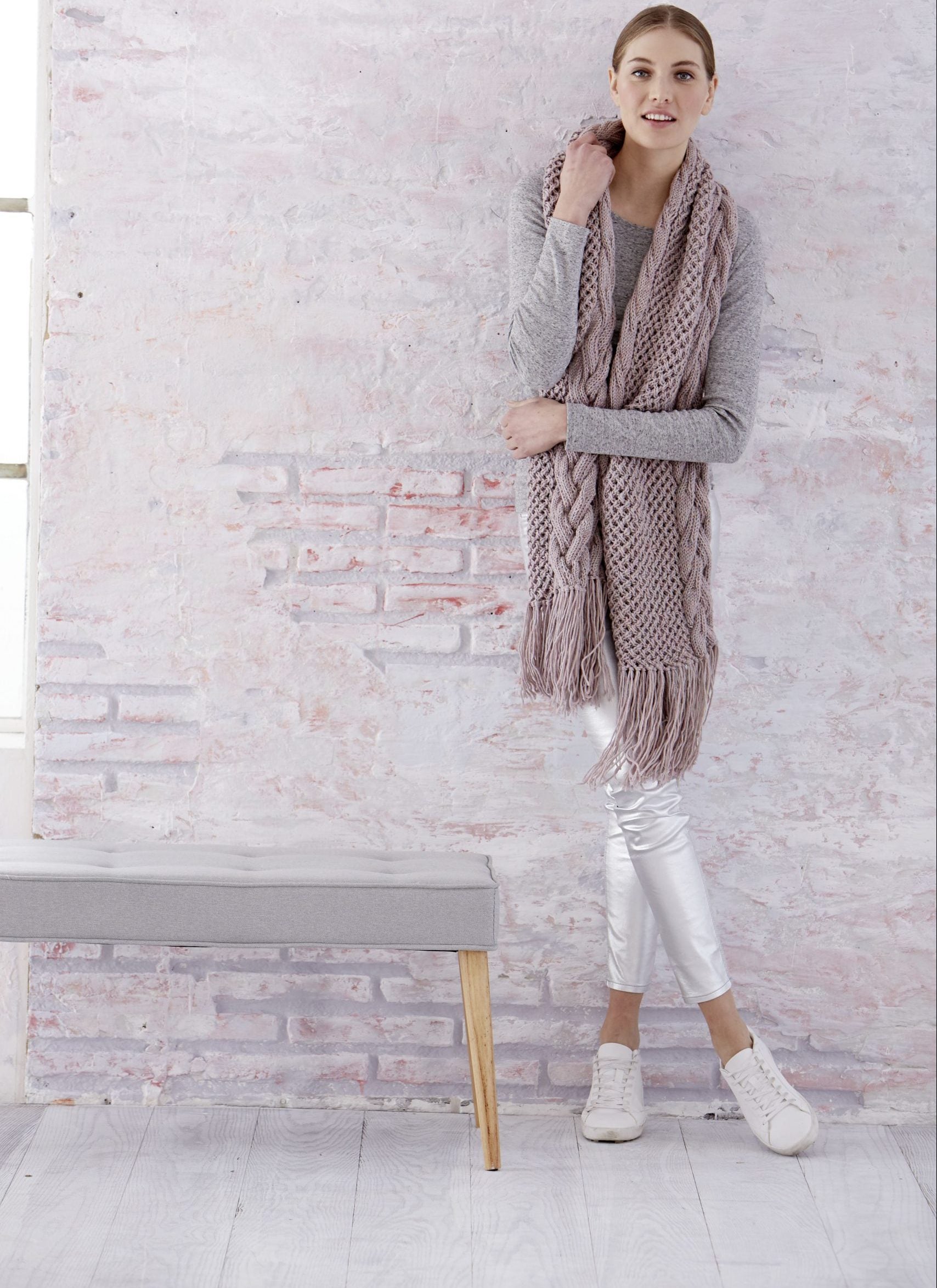 Neulottu palmikkohuivi - Merino Extrafine 85