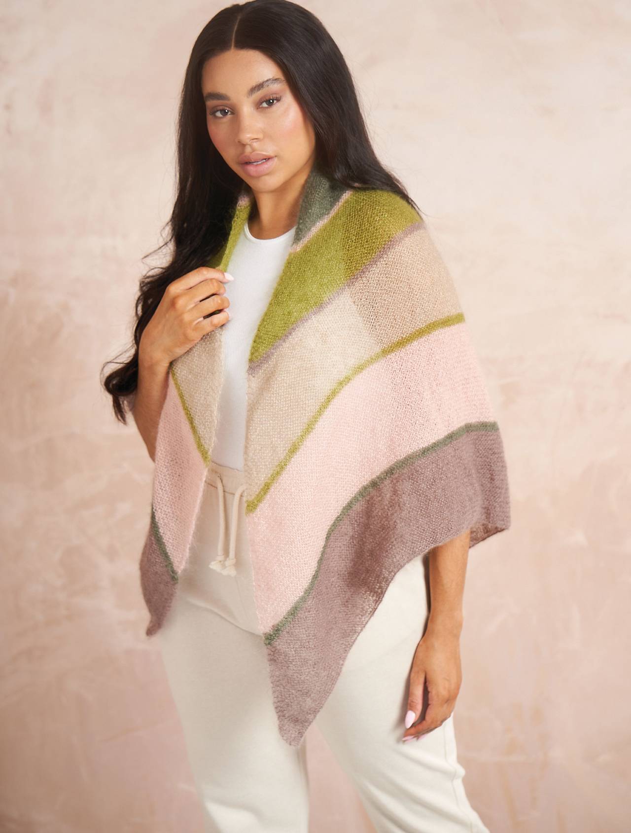 Raidallinen kolmiohuivi Flow - Rowan Kidsilk Haze