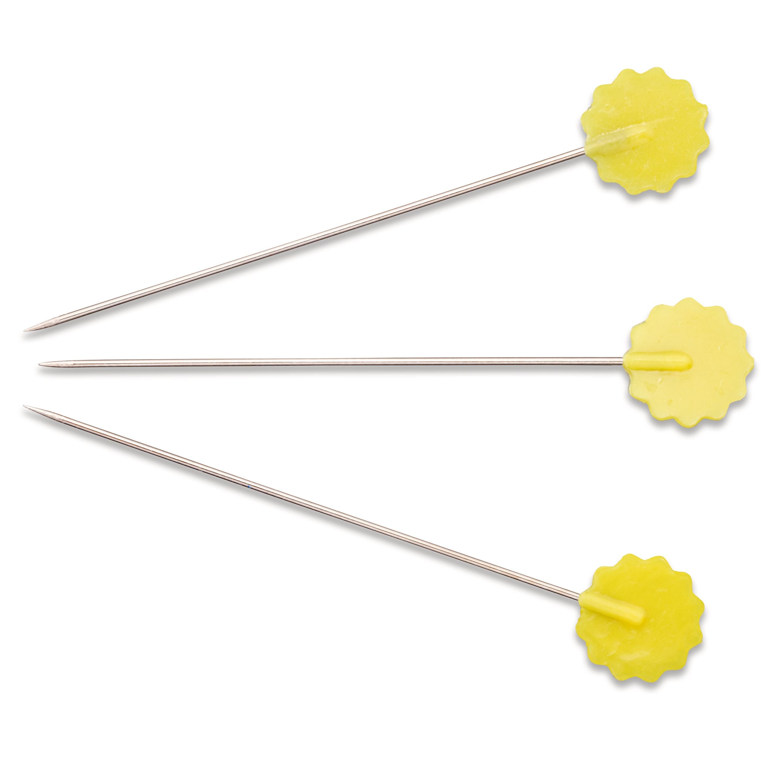 Tilkkutyö kukkanuppineula